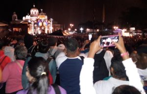 Romeros en la plazoleta de la Basílica de los Ángeles, Cartago